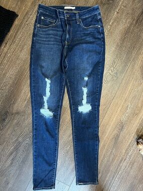 Levi's Distressed Dark Blue Skinny Jeans